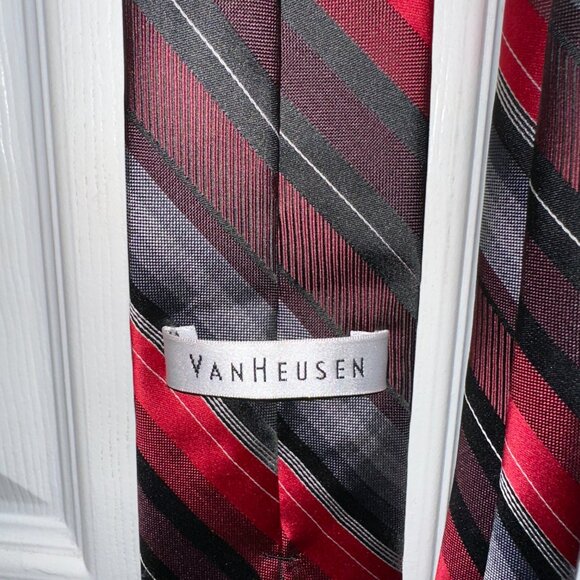Excellent Van Heusen Tie - Picture 4 of 4
